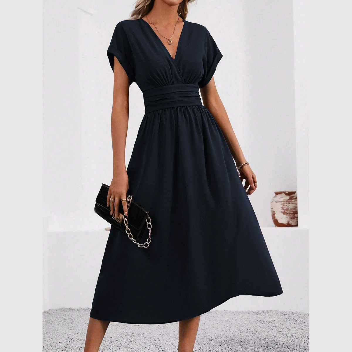 👗✨ Elegant V-ringad midjeformad klänning-5
