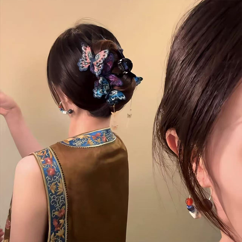 🎅 Exclusief Sinterklaasvoordeel!50% KORTING✨ Exclusief Elegante Vintage Vlinder Haarclip – Borduurde Details & Dansende Bedeltjes (Uniek Gracieus Kapsel Accessoire voor Onvergetelijke Stijl!)-4