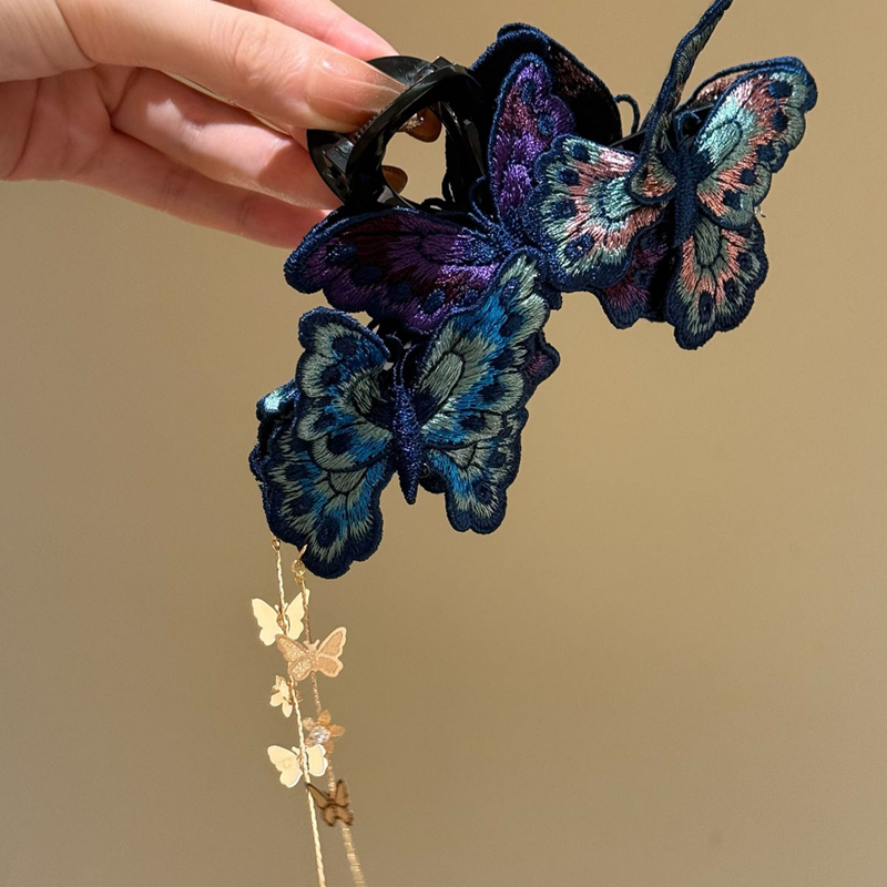 🎅 Exclusief Sinterklaasvoordeel!50% KORTING✨ Exclusief Elegante Vintage Vlinder Haarclip – Borduurde Details & Dansende Bedeltjes (Uniek Gracieus Kapsel Accessoire voor Onvergetelijke Stijl!)-5